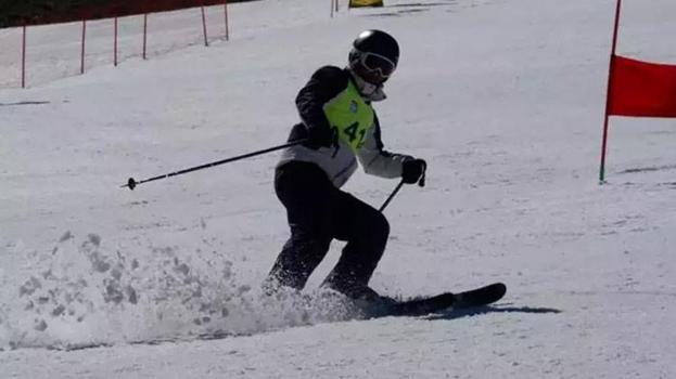 Haziran ayında Palandöken'de kayak yaptılar! "Babalar' yarışı