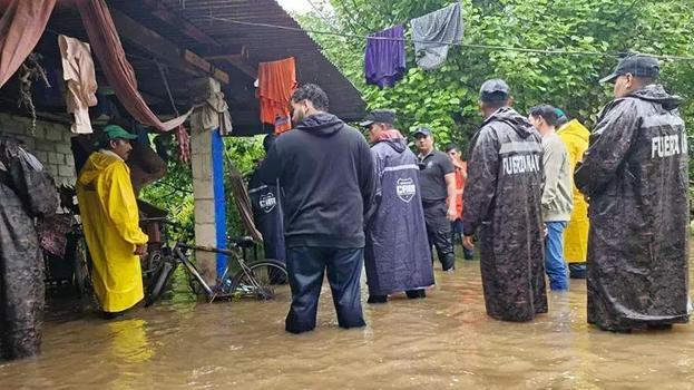 El Salvador’da sel ve toprak kayması faciası: 11 ölü var