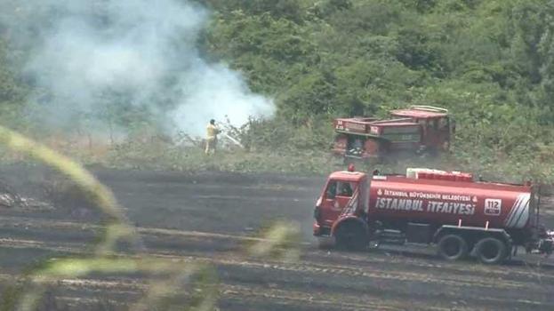 Arnavutköy’de otluk alanda çıkan yangın tarım arazisine sıçradı! Müdahale sürüyor