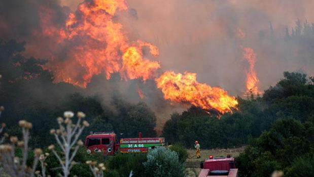 İzmir alev alev! Bergama, Foça ve Buca'da orman yangınları: Tedbir amaçlı bir site boşaltıldı