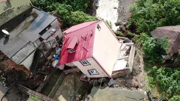 Giresun'da sel ve heyelan: 1 ev yıkıldı 4 ev tedbir amaçlı boşaltıldı