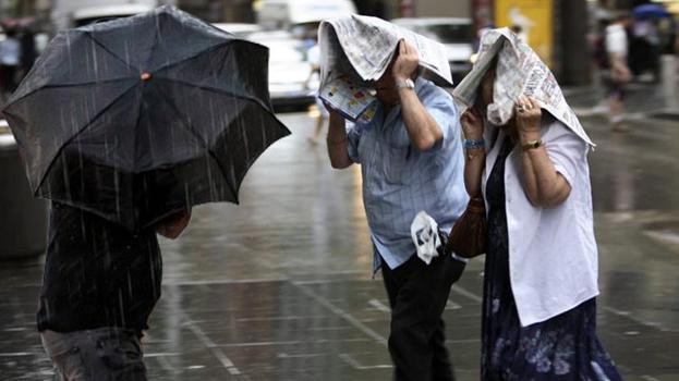 İstanbul'da yağmur başladı! Meteoroloji'den çok sayıda il için kuvvetli yağış alarmı verildi