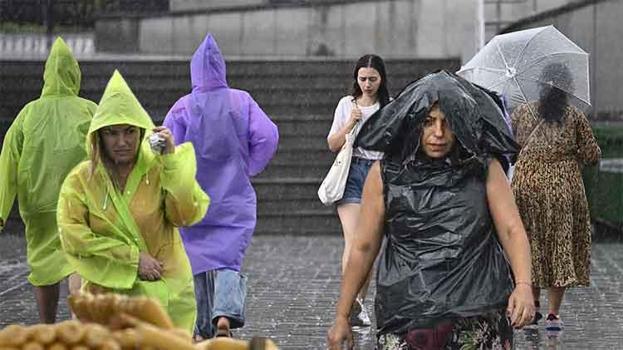 Meteoroloji son dakika duyurdu! Çok kuvvetli geliyor, İstanbul'u fena vuracak! Valilik açıklama yaptı