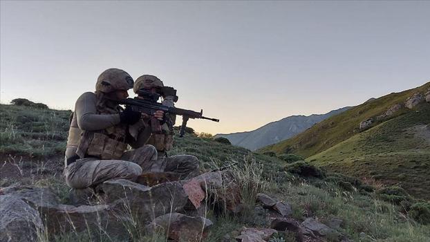 Etkisiz hale getirilen paramotorlu teröristlerden biri kırmızı, biri gri kategoride