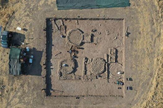 Domuztepe'de 7 bin 600 yıllık çocuk iskeleti bulundu