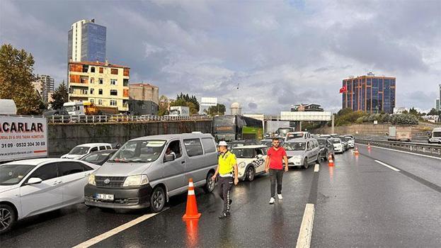 Bağcılar'da 8 araç birbirine girdi! 1 ölü, 1 yaralı