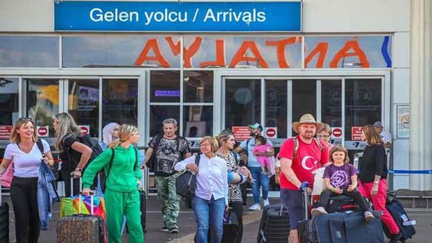 Antalya Havalimanı'nda yolcu trafiği rekoru; 26 milyonu aştı, Ağustos yolcu trafiği 6 milyona yaklaştı