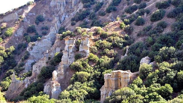 Ege'nin Kapadokya'sı Manisa'dan bulunan Kula Peribacaları görenleri hayran bırakıyor