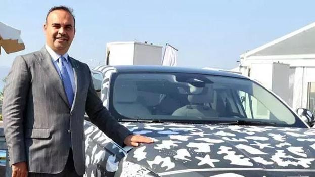 Bakan Kacır, TOGG'un sedan modelini test etti! Tasarımı ve menzil detayı dikkat çekti