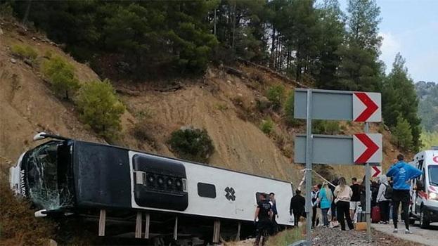 Burdur'da yolcu otobüsü kaza yaptı! Çok sayıda yaralı var