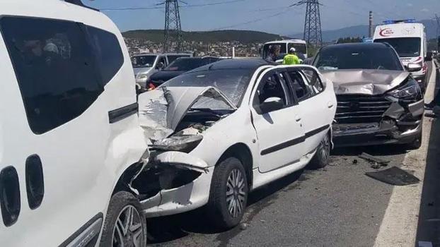 Toz taşınımı zincirleme kazaya neden oldu: 8 araç birbirine girdi, 6 yaralı