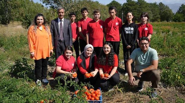 Erzincan'da öğrenciler hem öğreniyor, hem üretiyor, hem de kazanıyor