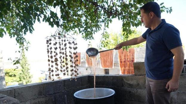 Kilis'te kışın vazgeçilmez lezzeti cevizli sucuk mesaisi başladı! Üzüm suyu, ceviz ve badem kullanılıyor enerjiyi tavan yaptırıyor