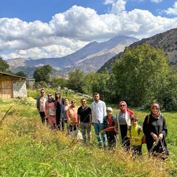 Fedakar öğretmenler köy köy dolaşıyor