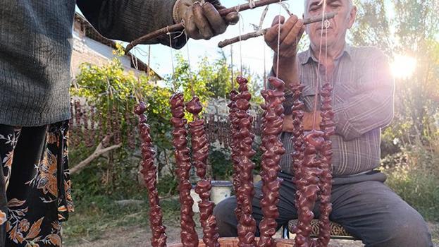 Tunceli'de köylüler orcik yapımına başladı