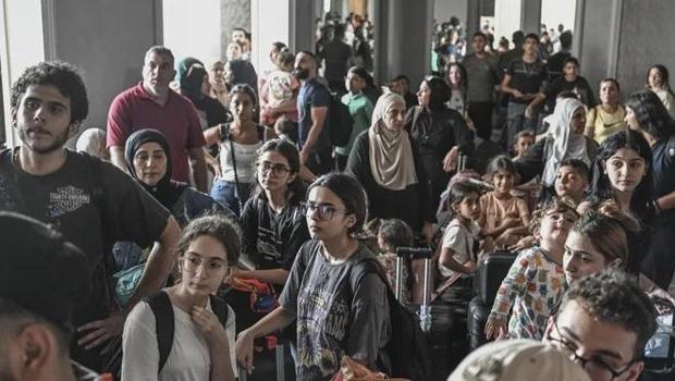 Türk vatandaşlarını tahliye edecek gemiler Lübnan'a ulaştı