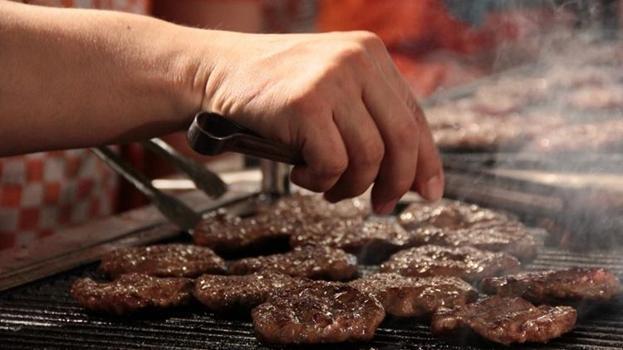 Bakanlık bir liste daha yayınladı! Köfte ve dönerin içinde domuz eti, salçada boya