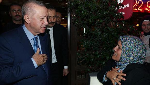 Cumhurbaşkanı Erdoğan Çengelköy'de vatandaşlar ile sohbet etti