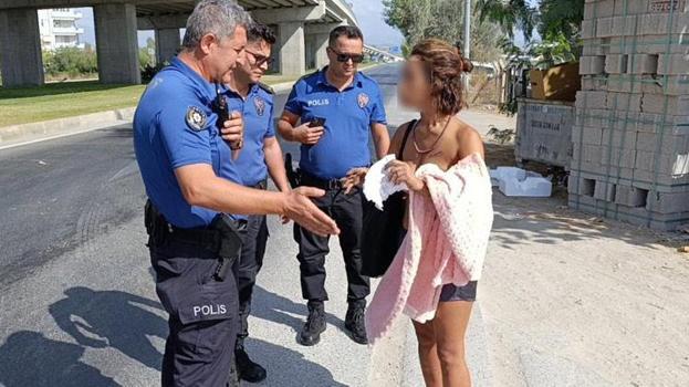 Antalya'da bikinili kadın ortalığı birbirine kattı! "Turistim ben"