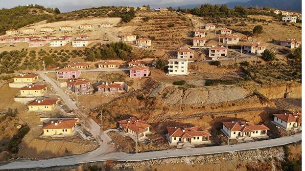 Hatay'da depremzedelere köy evleri teslim edildi