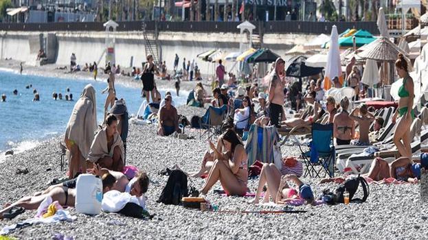 Antalya'da deniz keyfi devam ediyor