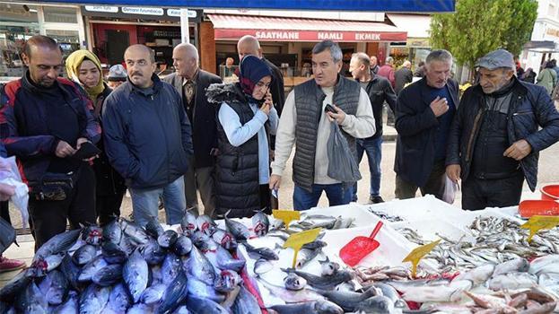 Fırtına dindi, balık fiyatları düştü, tezgahlar şenlendi