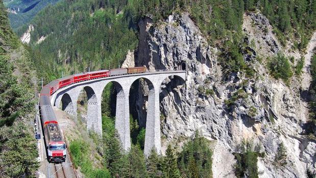 Norveç'te yolcu treni raydan çıktı! 1 kişi yaşamını yitirdi, 5 kişi yaralandı