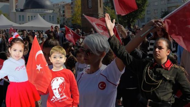 Tüm yurdu Cumhuriyet coşkusu sardı! Her yer kırmızı- beyaza büründü