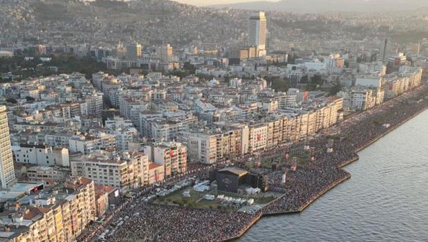 İzmir’de Cumhuriyet coşkusu