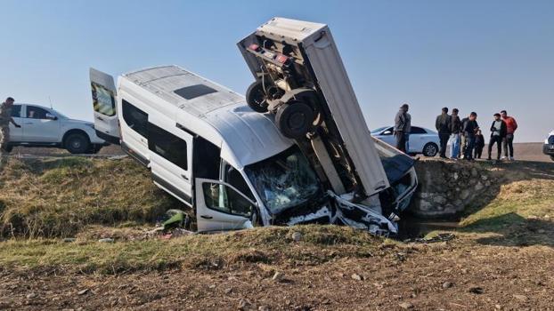 Diyarbakır'da zincirleme trafik kazası: 17 yaralı