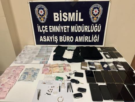 Diyarbakır'da ehliyet sınavında kopya düzeneği kuran kişilere operasyon!