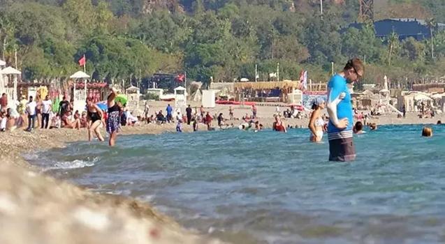 Antalya'da yaz Kasım ayında da devam ediyor! Deniz ve hava sıcaklığı eşitlendi