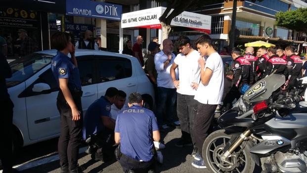 Antalya'da trajikomik olay: Kavgayı ayıran genç vuruldu, müdahale etmek için gelen polis ekipleri kaza yaptı