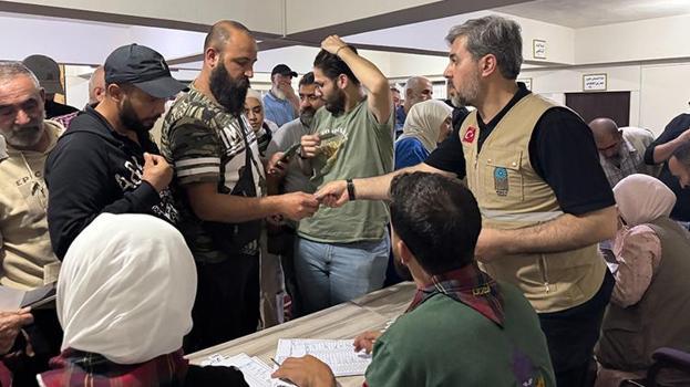 Aziz Mahmud Hüdayi Vakfı Lübnan'da savaştan etkilenenlere yardım ediyor