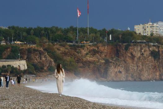 Antalya'da aynı gün içerisinde iki mevsim yaşandı