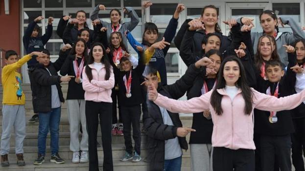 Elif öğretmen ilçenin tarihini değiştirdi! Erzurum'da atletizmde imkansızı başardılar