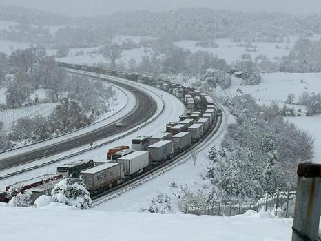 Yollar kapandı, okullar tatil edildi! Meteoroloji yeni haritayı paylaştı! AFAD kar mesajı gönderdi: 2 güne dikkat!