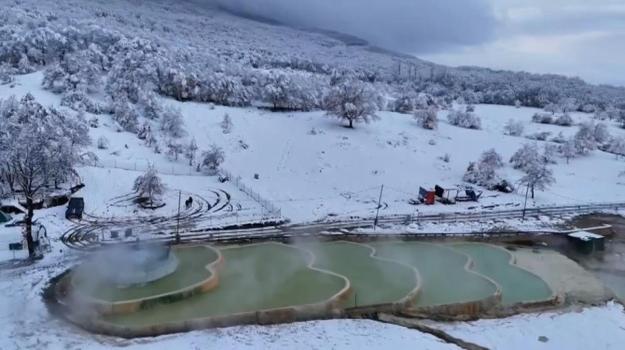 Bursa'da karla kaplı dağların arasında sıcak su keyfi! Doğaseverlere eşsiz deneyim sunuyor