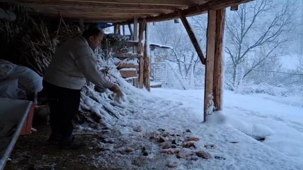 Adanalının yüreği yufka olur! Kar yağdı, onlar unutulmadı