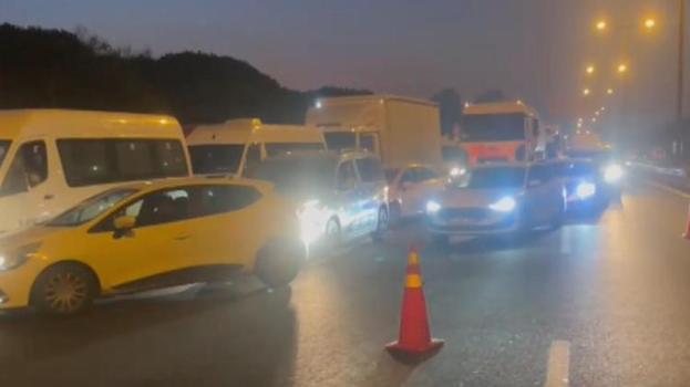 TEM Otoyolu'nda tanker kamyona çarptı: Trafik durma noktasına geldi