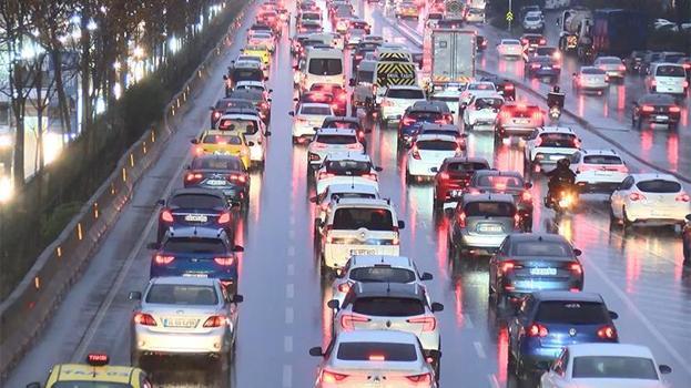 İstanbul'da trafik yoğunluğu yüzde 78'e kadar çıktı!