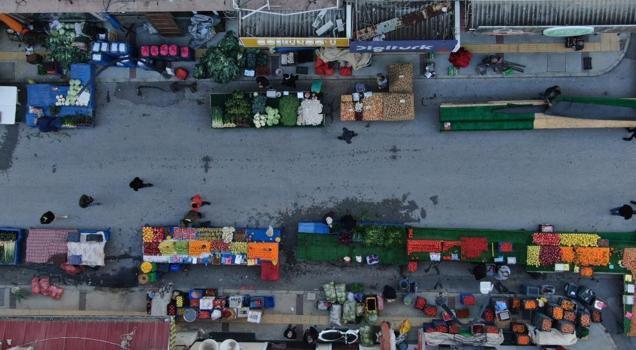 Her Salı 2 bin tezgah kuruluyor! 225 yıllık tarihi pazarda ilginç de bir gelenek var