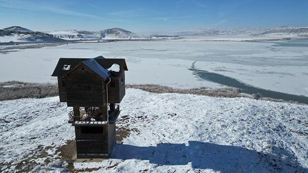 Sivas'ta buz tutan göllerde eskimo usulü balık avlama! En az 3 ay buzlu kalıyor