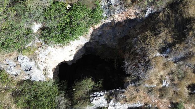 Habibi Neccar Dağı'nda ilginç bir mağara! Hatay'da keşfeilmeyi bekliyor