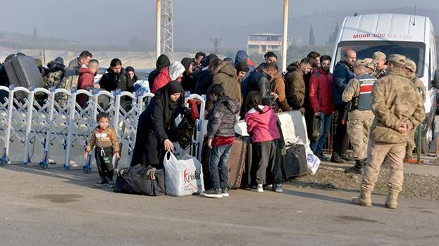 Cilvegözü Gümrük Kapısı'nda Suriyelilerin ülkelerine dönüş yoğunluğu yaşanıyor