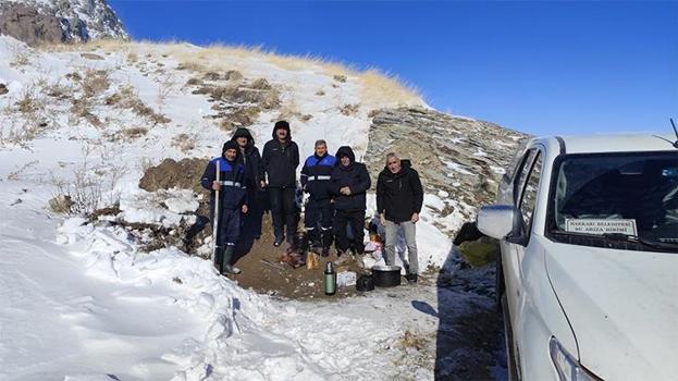 Hakkari 3 bin 500 rakımda zorlu mesai!