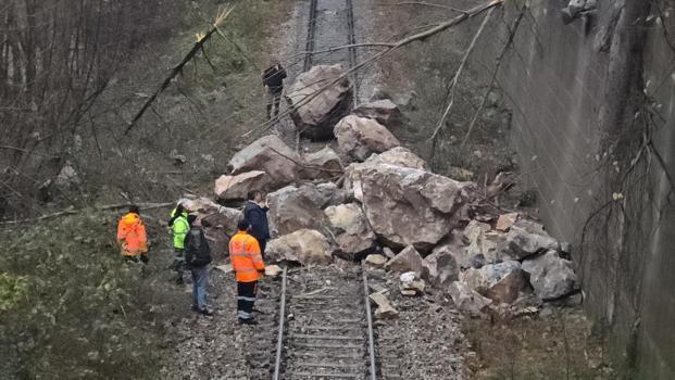 Karabük'te heyelan nedeniyle demir yolu ulaşıma kapandı