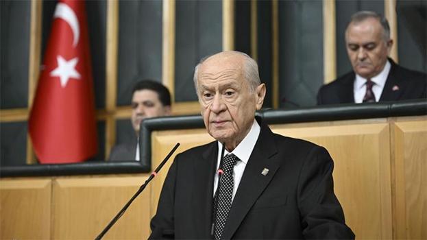 MHP lideri Bahçeli: Suriye halkı pas tutmuş esaret zincirlerini kırdı