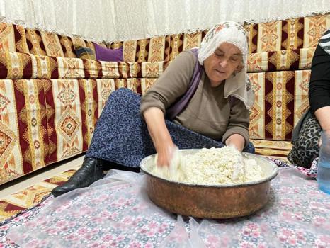 Yozgat'ın meşhur kömbesi yıllardır kalabalık sofraların gözdesi!