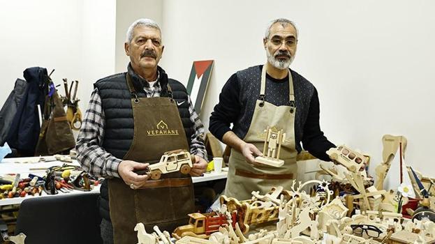 Belediyeden yaşlılara büyük hizmet! Emekliler Vefahane'de organik oyuncak üretiyor